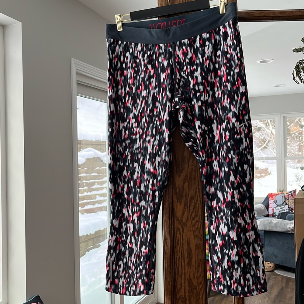NIKE DRI-FIT | “Just Do It” cropped pants
